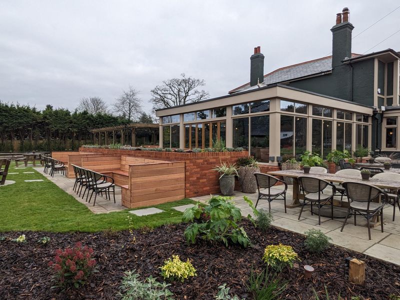 Prince of Wales - Esher - garden. Published on 16-12-2023