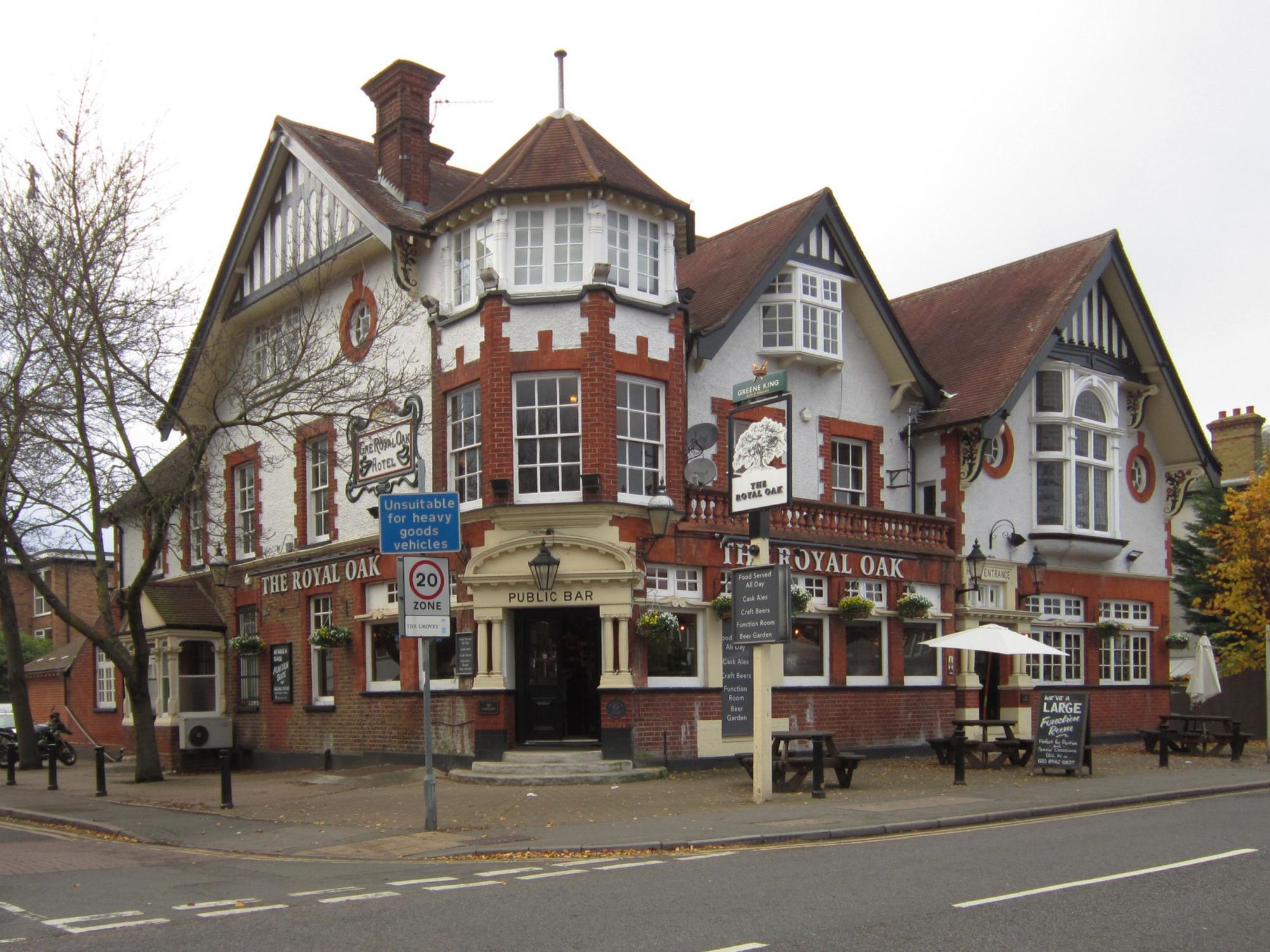 Royal Oak - New Malden. (Pub, External). Published on 16-11-2018