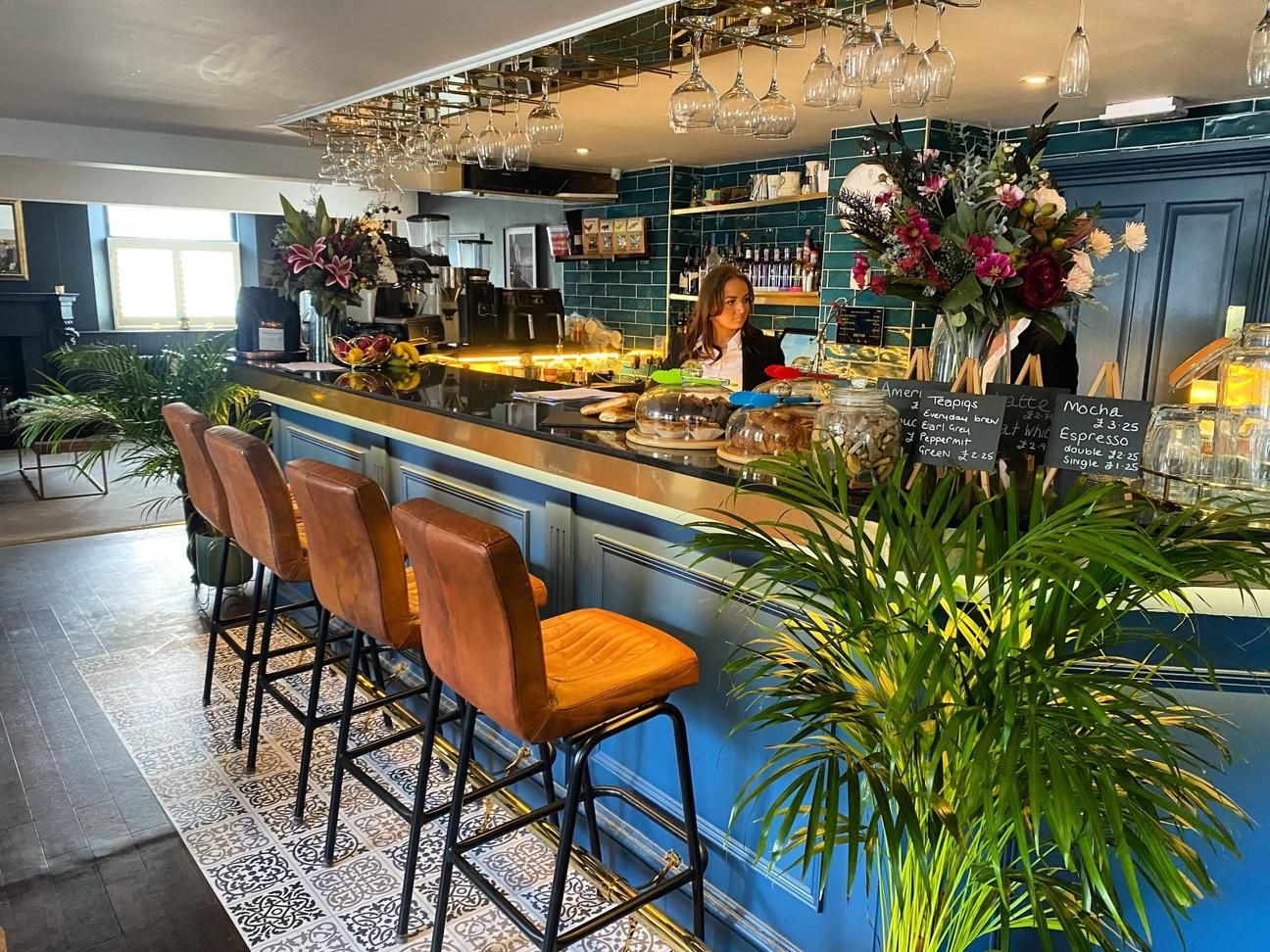 Bridge House - Weybridge. (Pub, Bar). Published on 09-04-2023