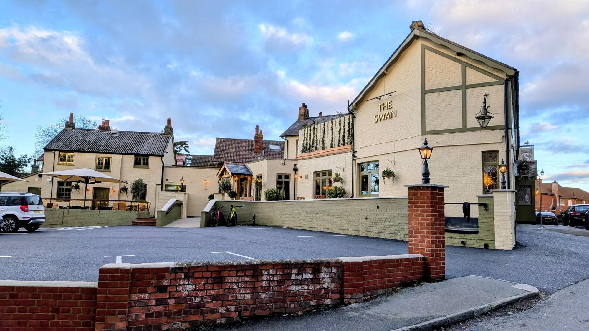 Swan (outside) - Walton. (Pub, External). Published on 09-02-2026