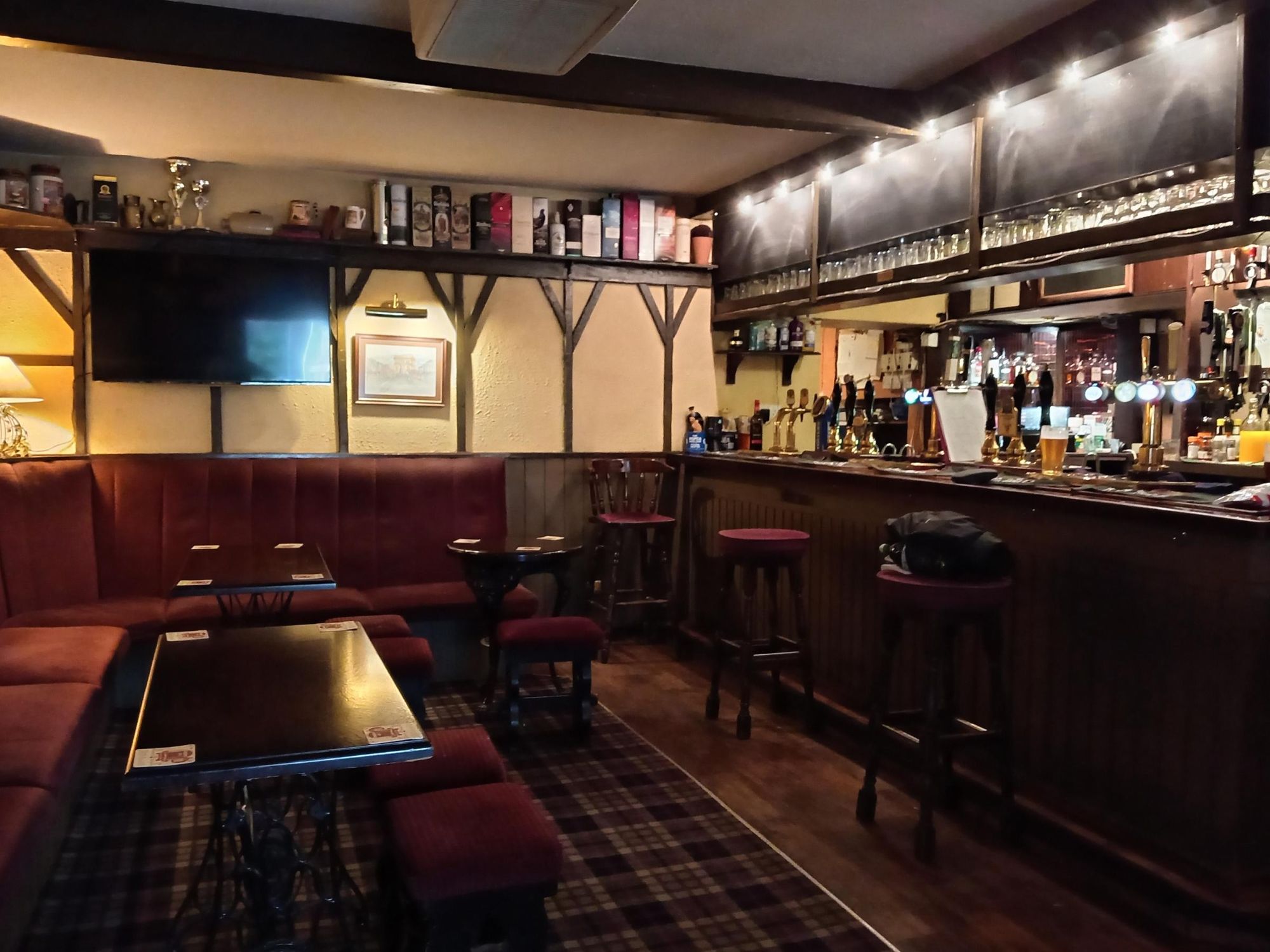 (Pub, Bar). Published on 07-06-2025