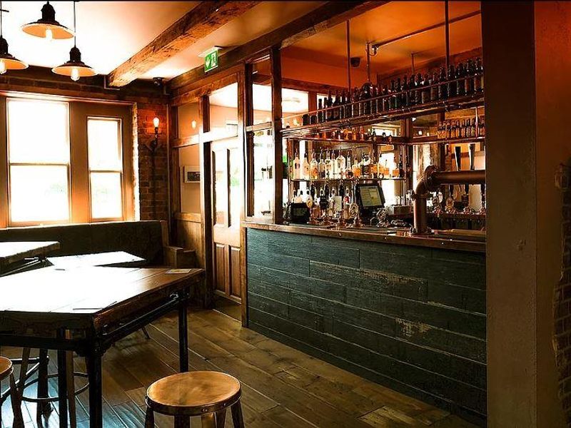 (Pub, Bar). Published on 25-05-2019