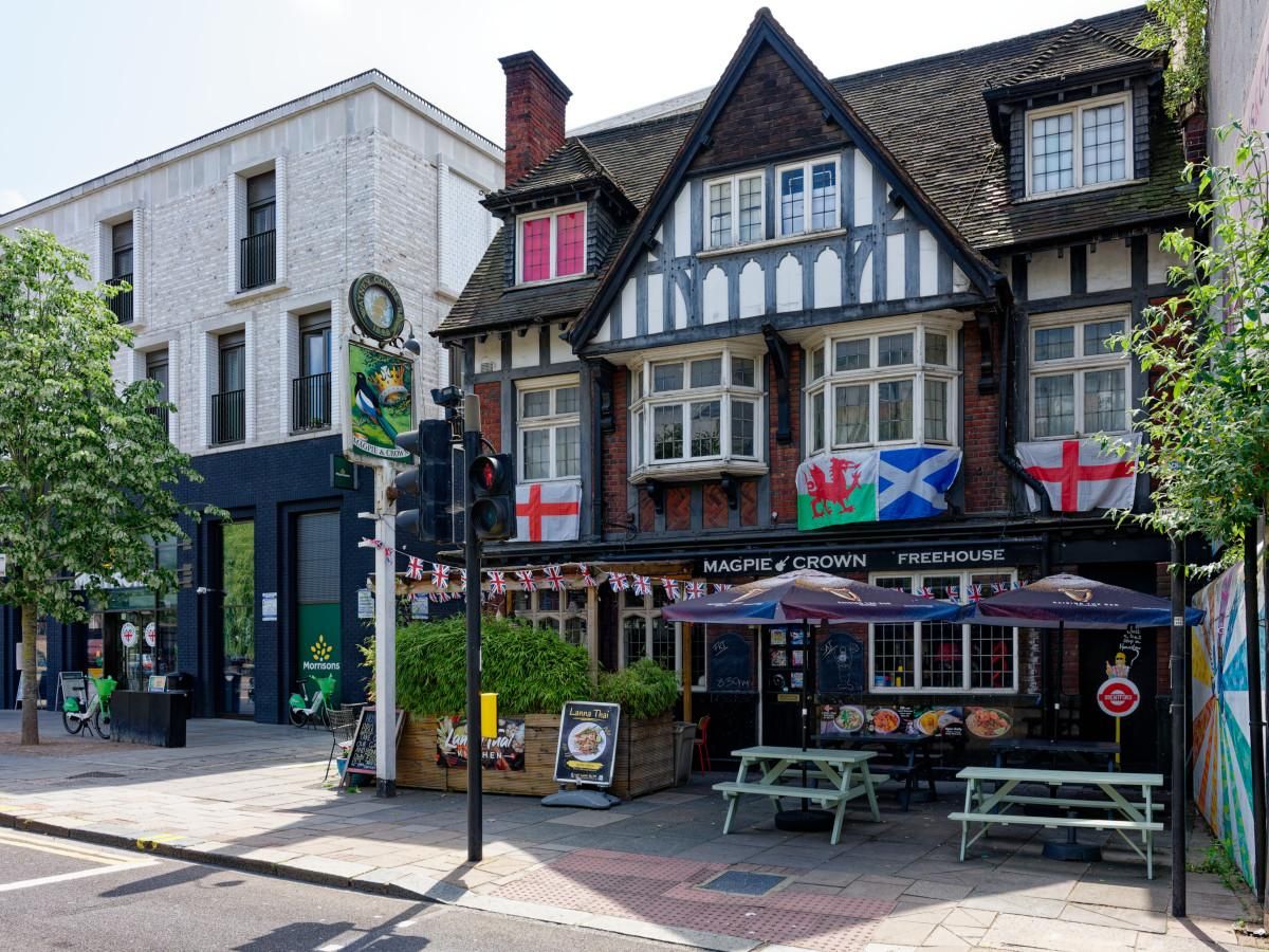 Magpie & Crown, Brentford (June 2025). (Pub, External, Key). Published on 15-06-2025