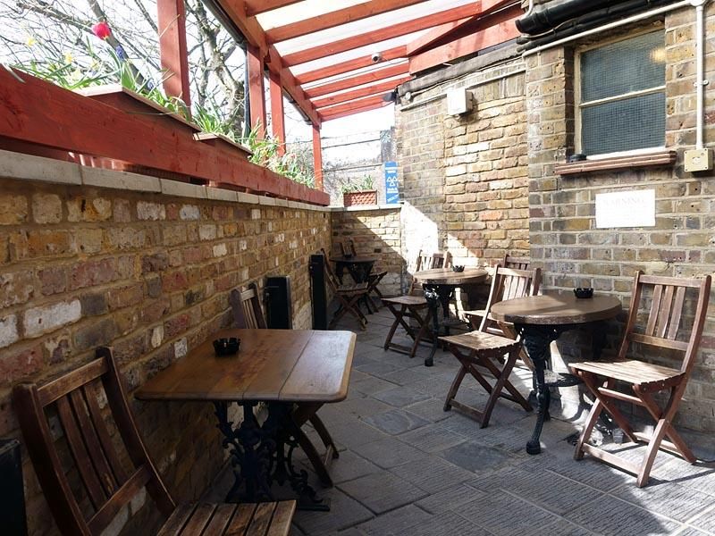 The small area at the rear of the pub.. (Pub). Published on 31-03-2017 