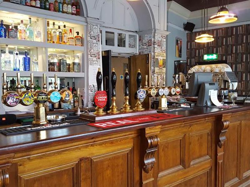 The Bar - Six Bells at Brentford Lock. (Pub, Bar). Published on 30-11-2018