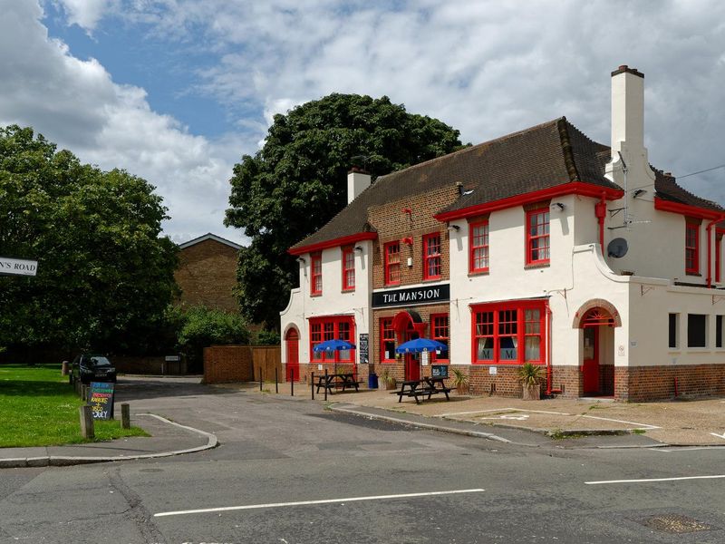 The Mansion, Feltham. Photo taken June 2011. (Pub, External). Published on 27-03-2026 
