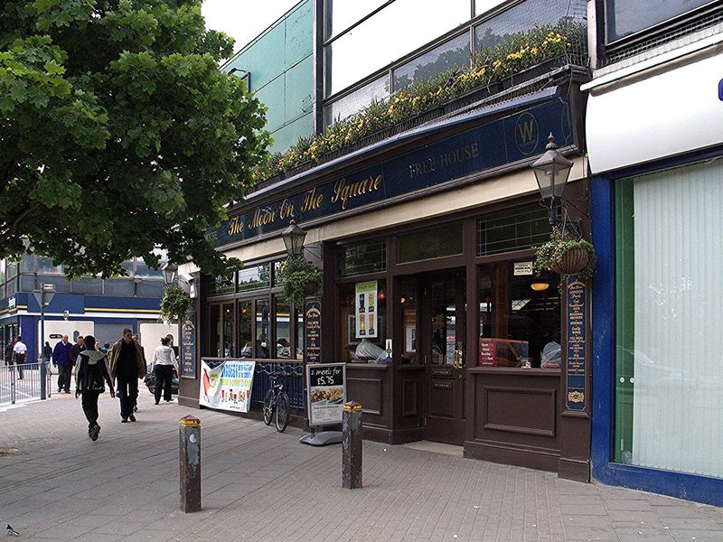 Moon on the Square, Feltham. Photo - May 2005. (Pub, External, Key). Published on 27-03-2026