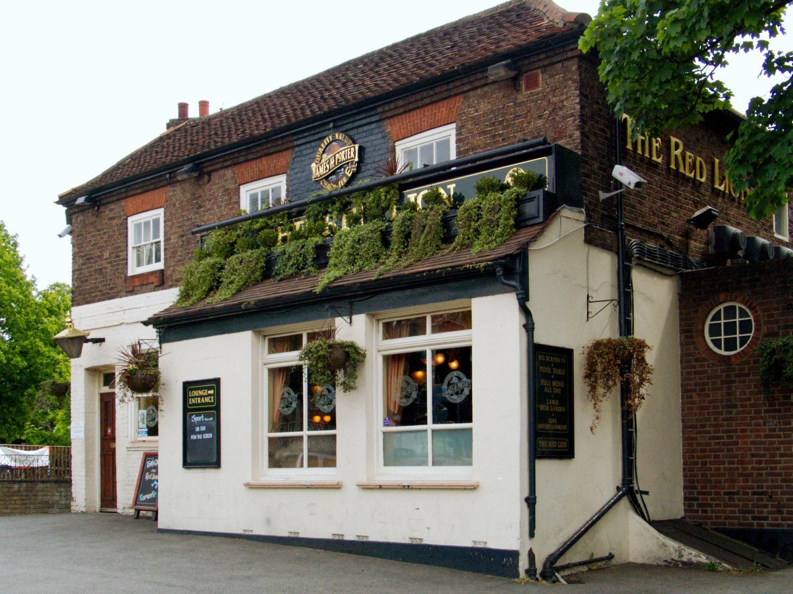 The Red Lion in 2005. (Pub, External, Key). Published on 27-03-2026