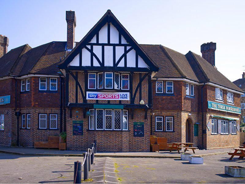 Three Horseshoes, Feltham, 2022. (Pub, External, Key). Published on 08-03-2022