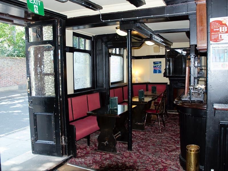 Inside the former Royal Oak. (Pub, Bar). Published on 07-12-2016