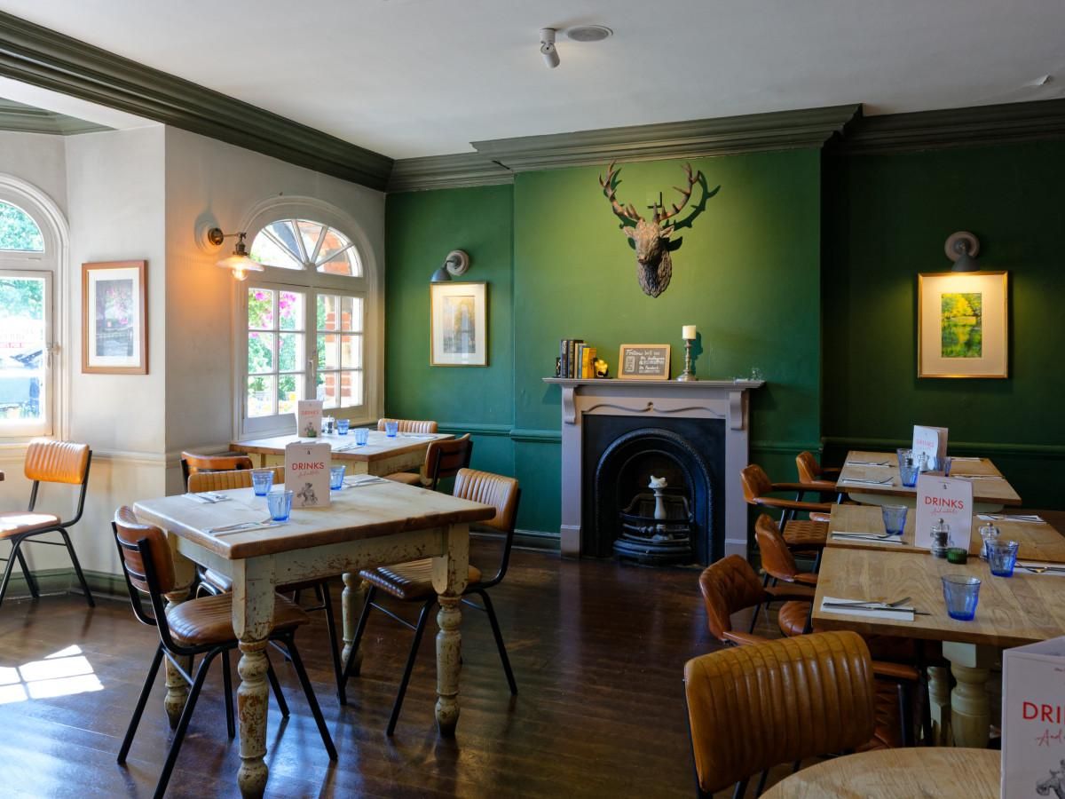Bell Inn dinning area (photo taken in 2025). (Pub, Restaurant). Published on 10-08-2025