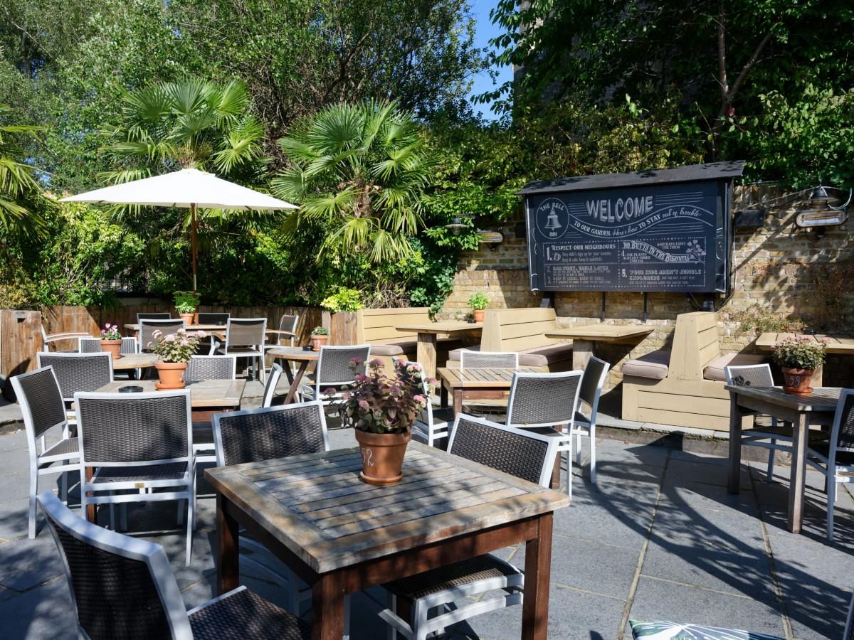Bell Inn garden area (photo taken in 2025). (Pub, Garden). Published on 10-08-2025