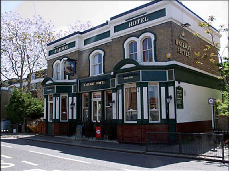 Railway Hotel, Hampton. (Pub, External, Key). Published on 06-03-2013