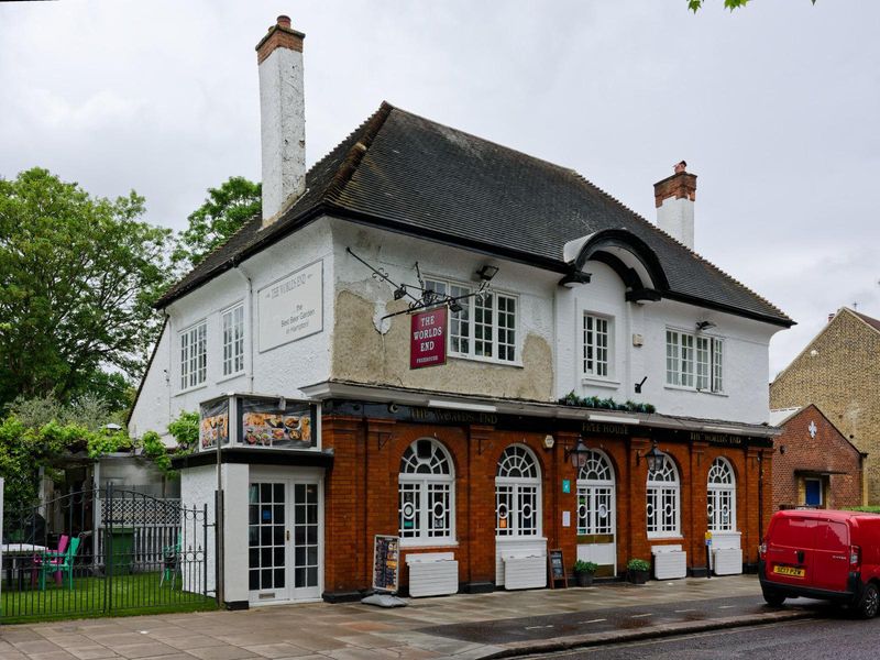 Worlds End, Hampton.. (Pub, External). Published on 12-05-2026 