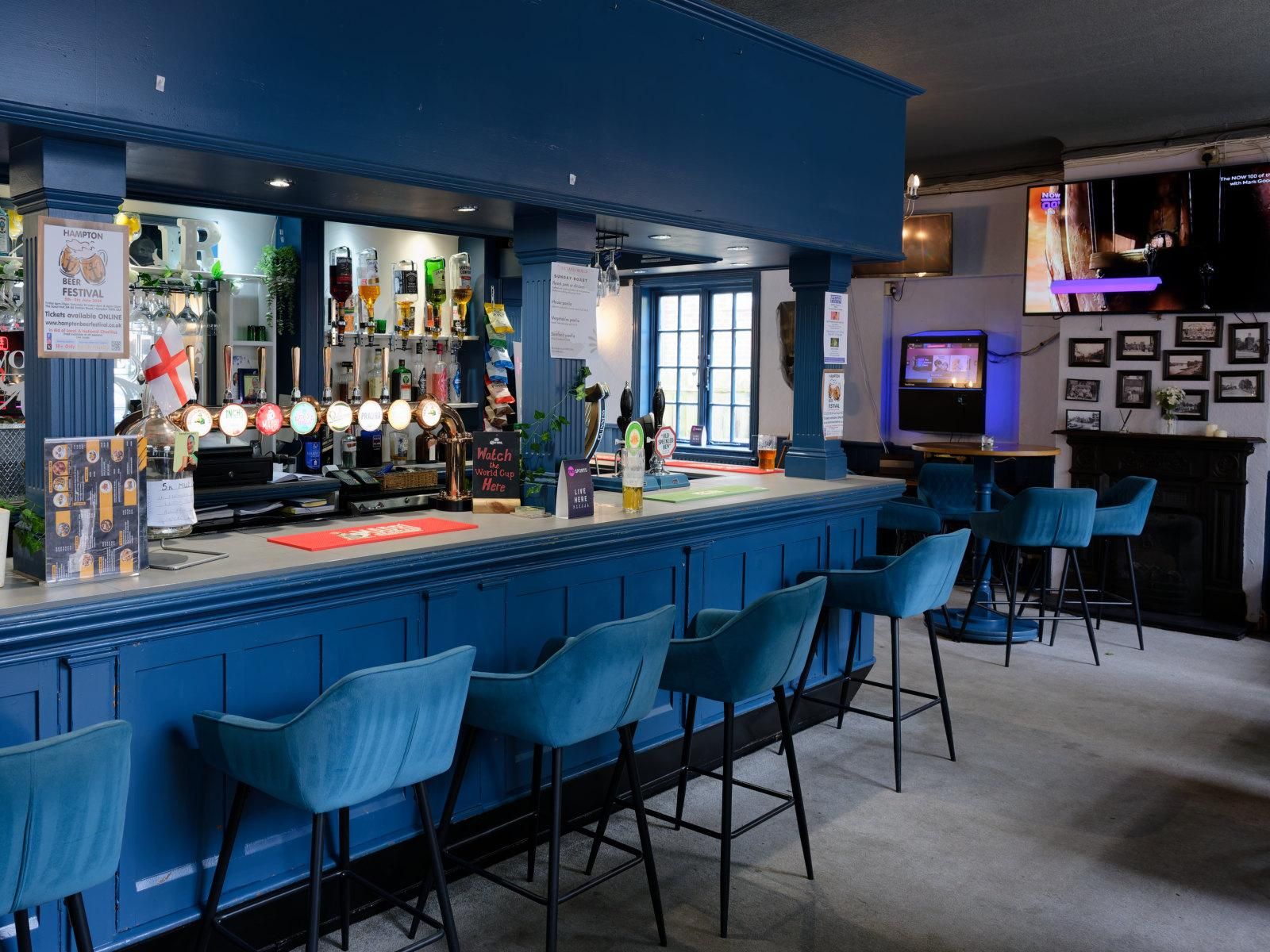 Worlds End, Hampton. May 2026. (Pub, Bar). Published on 12-05-2026