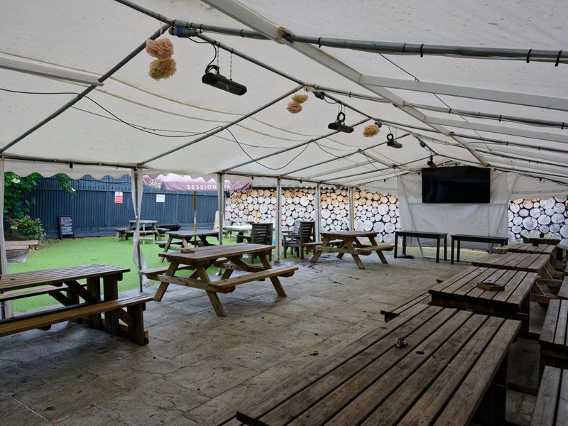 Worlds End, Hampton. May 2026. (Pub, External, Garden). Published on 12-05-2026 