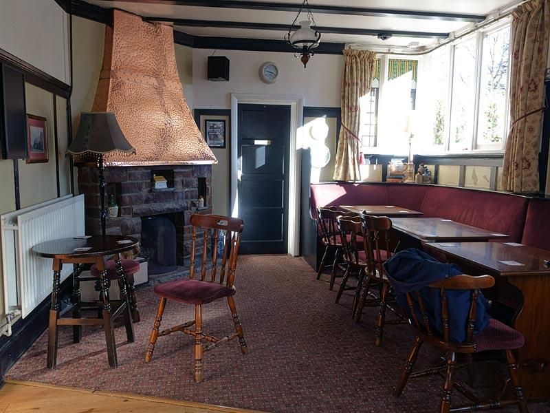 View of seating at the left side of the bar. (Pub). Published on 28-03-2017
