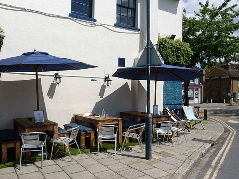 The Foresters Arms, Hampton Wick. (External). Published on 02-06-2017 