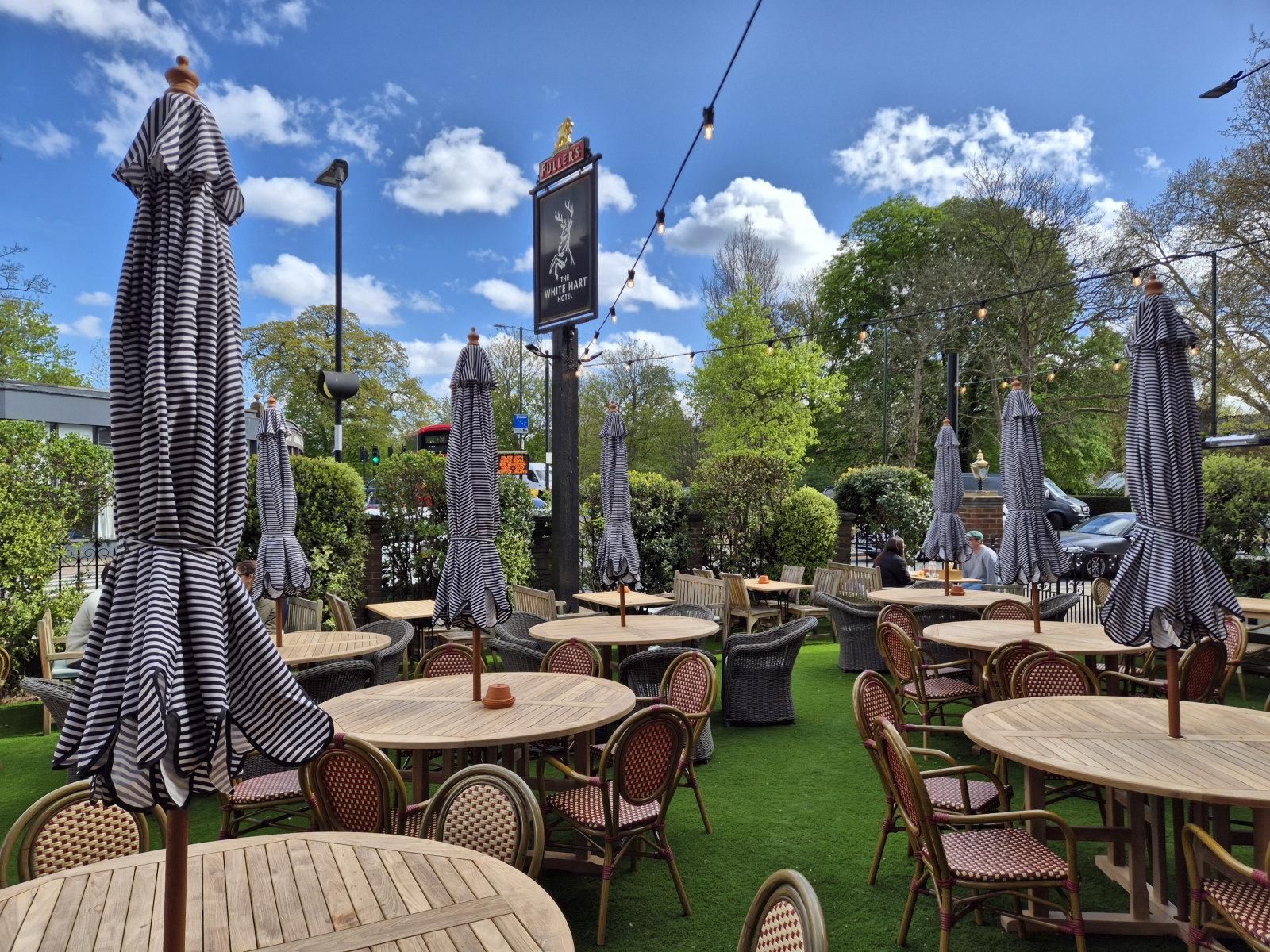 White Hart Hotel 'Garden', Hampton Wick. (Pub, External, Garden). Published on 14-04-2026