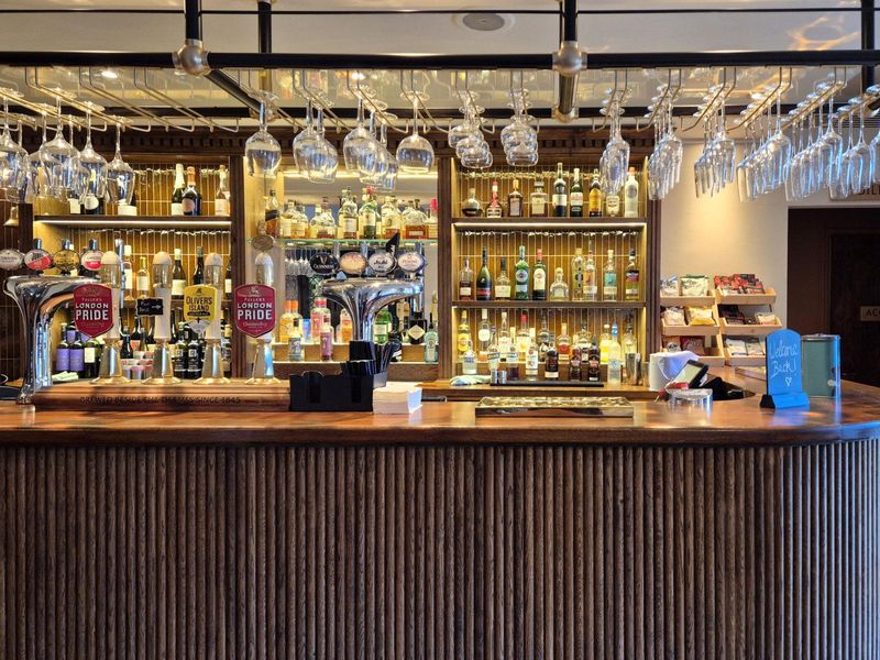 White Hart Hotel, Hampton Wick (Bar April 2026). (Pub, Bar). Published on 14-04-2026 