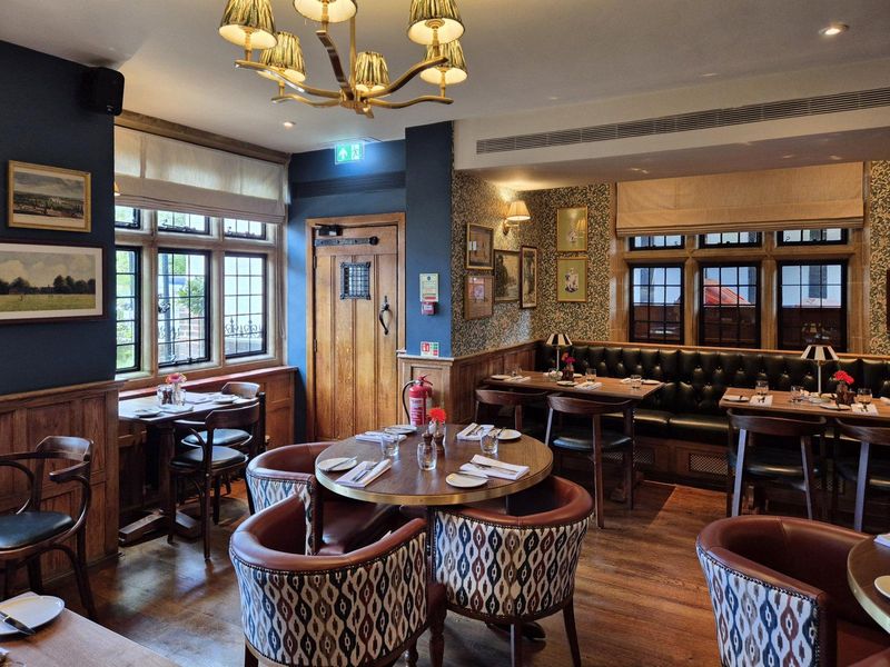 White Hart Hotel, Hampton Wick (Dining area April 2026). (Pub, Restaurant). Published on 14-04-2026 