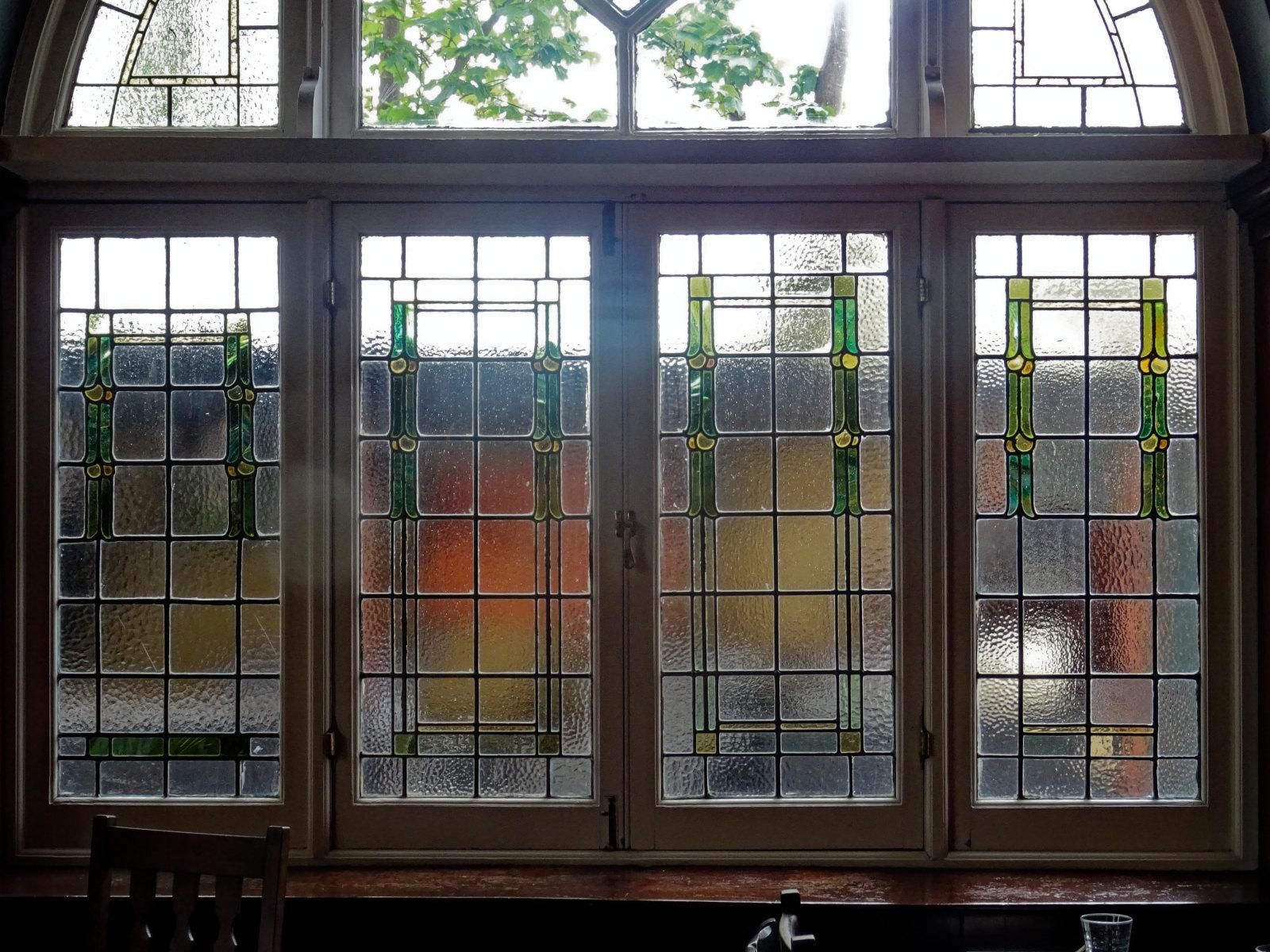 Window glazing in rear area.. (Pub). Published on 29-04-2026
