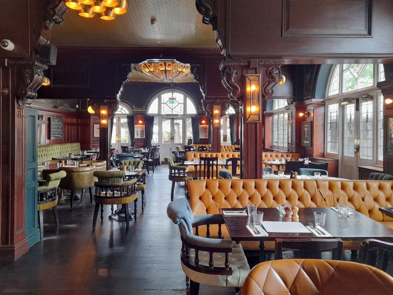 Rear area featuring hefty wooden columns with seahorse decoratio. (Pub, Restaurant). Published on 29-04-2026 