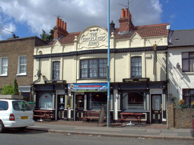 Pub now converted to a dwelling - Photo taken July 2006. (Pub, External, Key). Published on 07-02-2026 