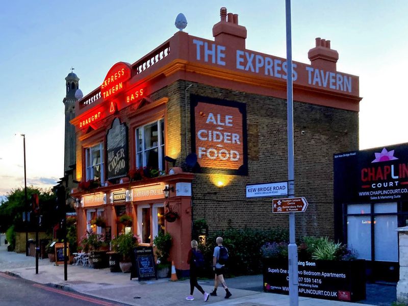 The Exreess Tavern, Brentford. (Photo taken July 2021). (Pub, External, Key). Published on 03-09-2025