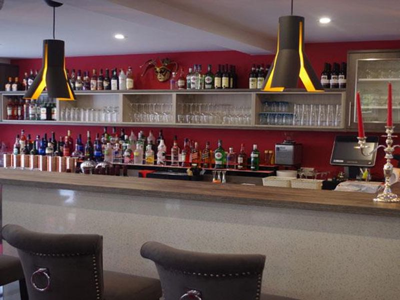 Lounge Bar. (Bar). Published on 01-12-2018