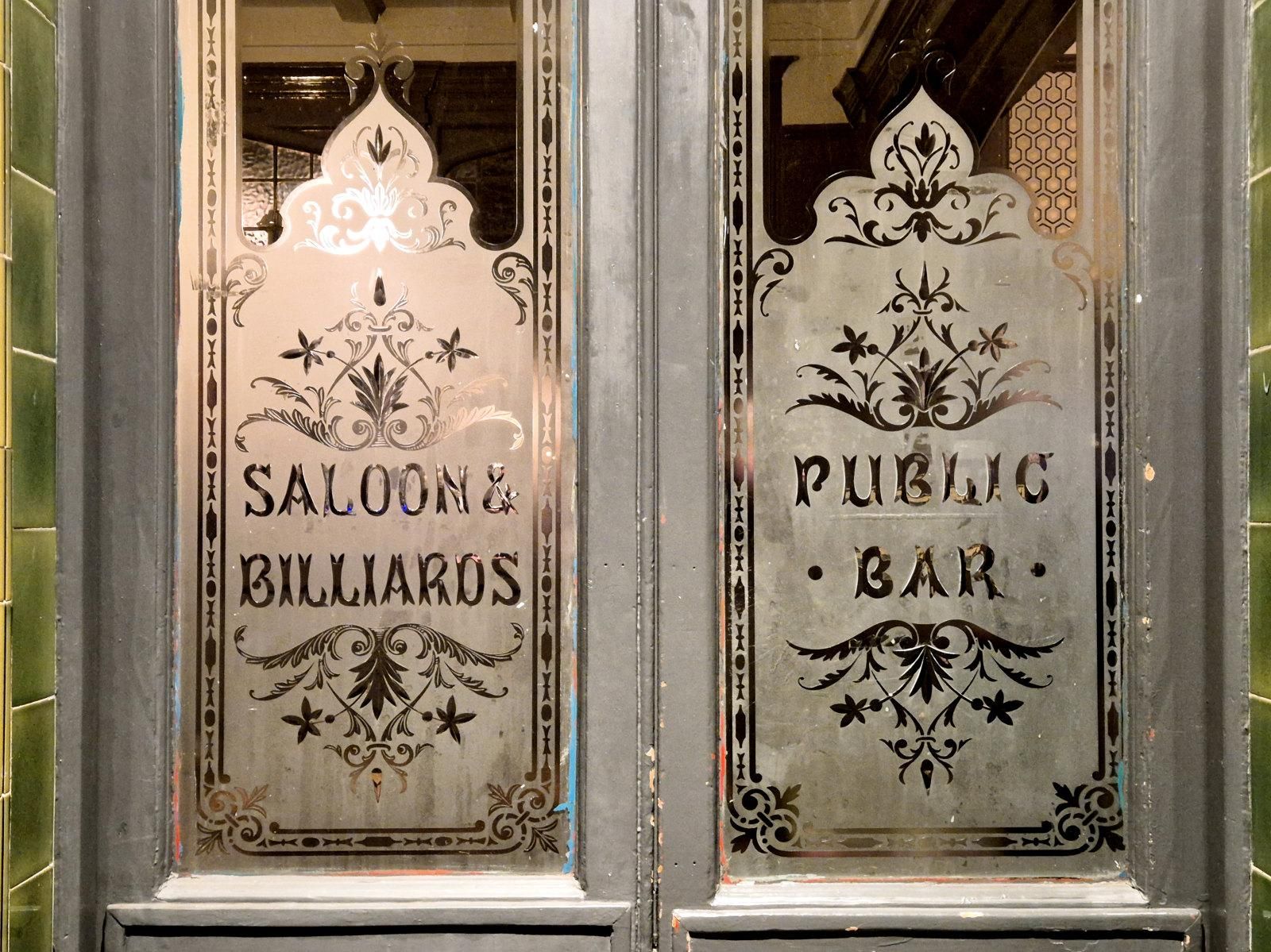 Red Lion, Isleworth (Etched glass door panels). (Pub, External). Published on 19-04-2026