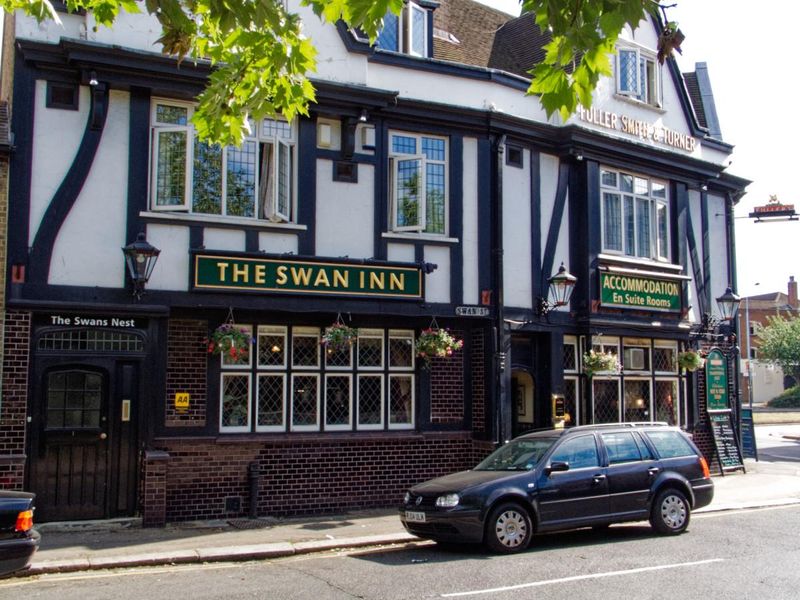 Swan Inn, Isleworth (Photo take June 2005). (Pub, External, Key). Published on 15-09-2025