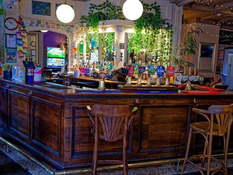 Swan Inn, Isleworth (Photo take September 2025). (Pub, Bar). Published on 17-09-2025 