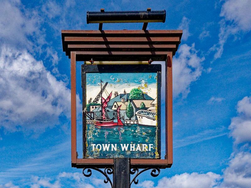 Town Wharf pub sign, Old Isleworth. (External, Sign). Published on 17-09-2025 