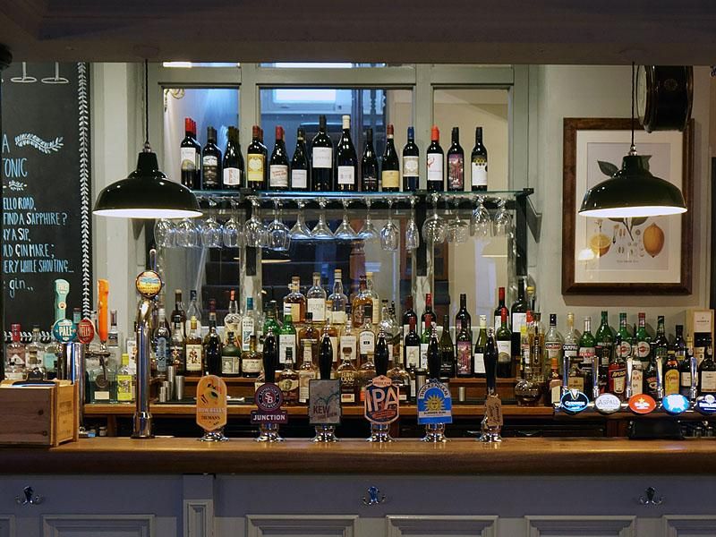 The Kew Gardens Hotel Bar. (Pub, Bar). Published on 06-09-2018