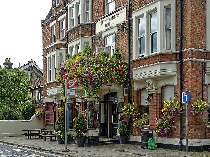 The Kew Gardens Hotel, taken in 2007. (Pub, External, Key). Published on 12-02-2023 