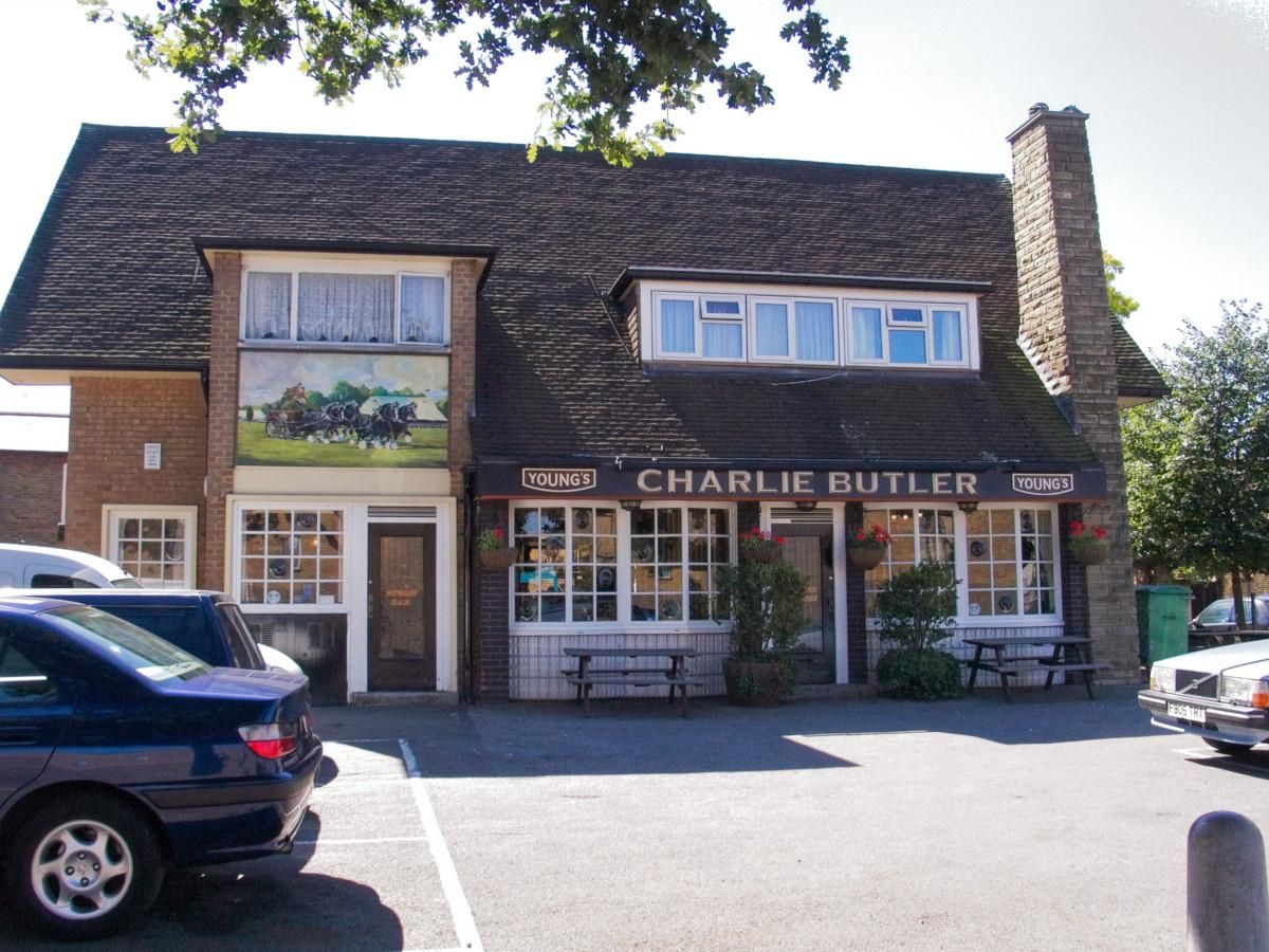 Charlie Butler, Mortlake. Photo taken Aug 2005. (Pub, External, Key). Published on 10-08-2025