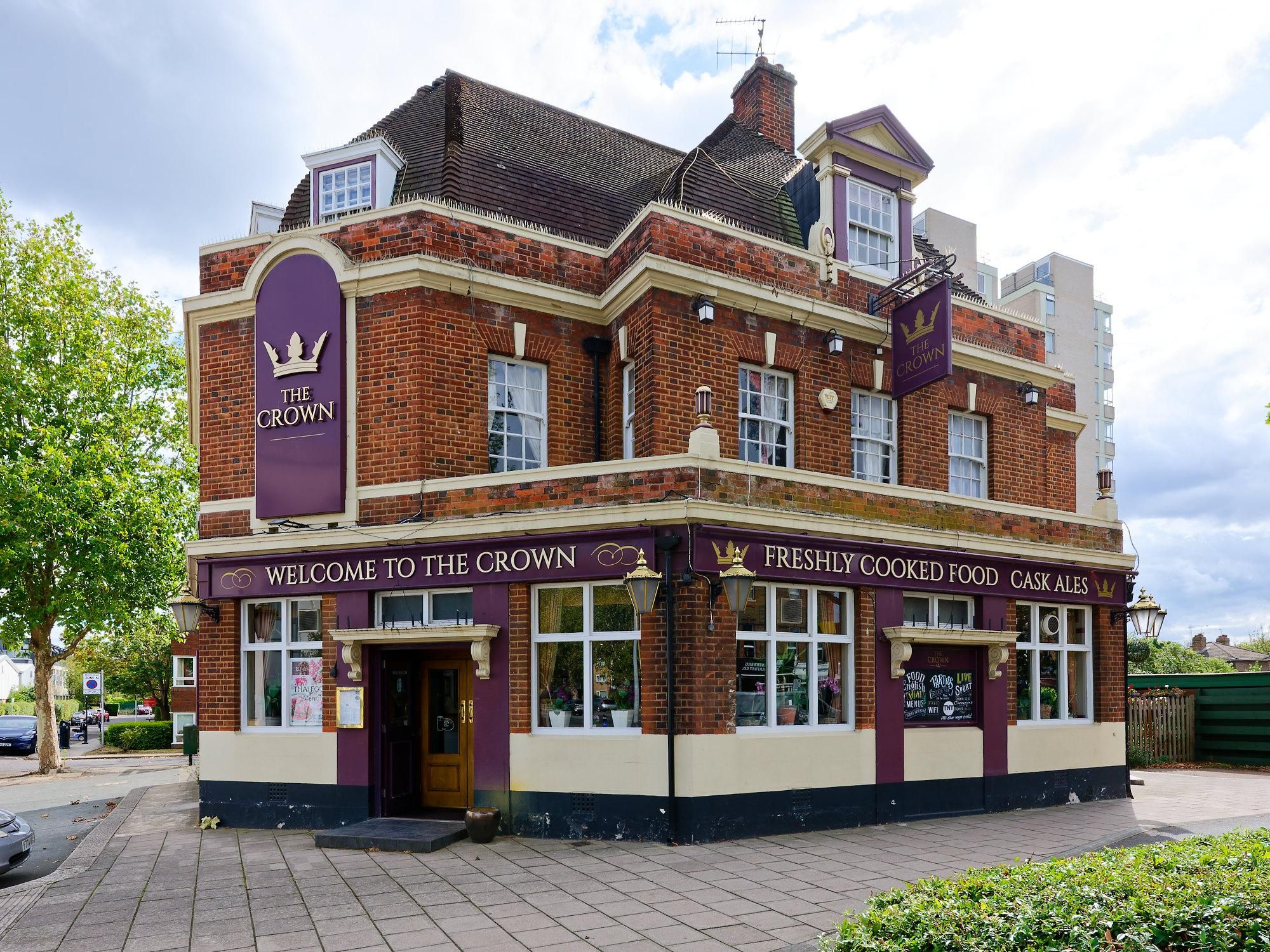 The Crown on Lower Mortlake Road, Richmond (September 2026). (Pub, External, Key). Published on 11-09-2026