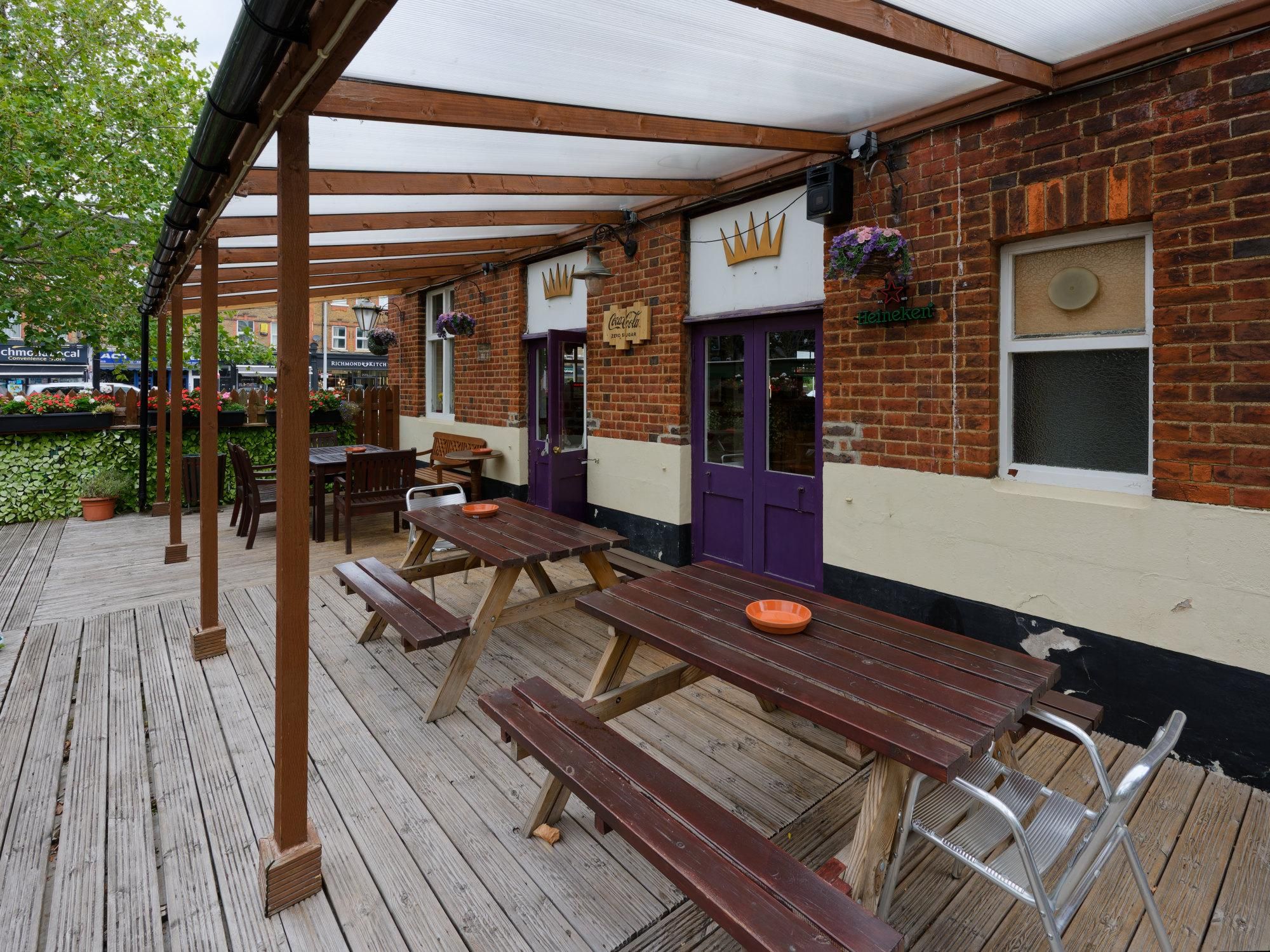 The Crown on Lower Mortlake Road, Richmond (September 2026). (Pub, External, Garden). Published on 11-09-2026
