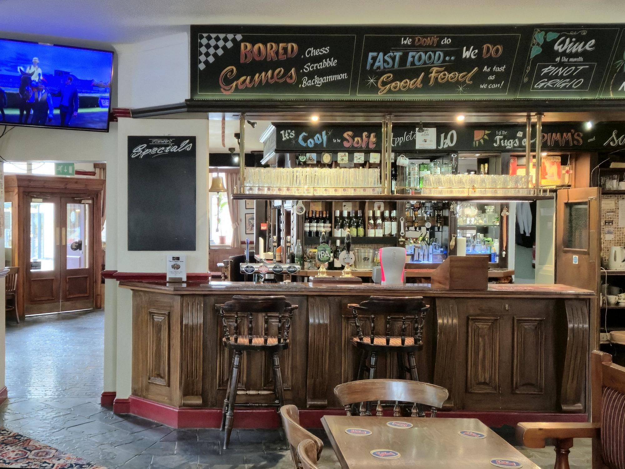 The Crown on Lower Mortlake Road, Richmond (September 2026). (Pub, Bar). Published on 11-09-2026