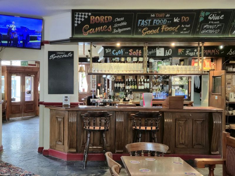 The Crown on Lower Mortlake Road, Richmond (September 2026). (Pub, Bar). Published on 11-09-2026 