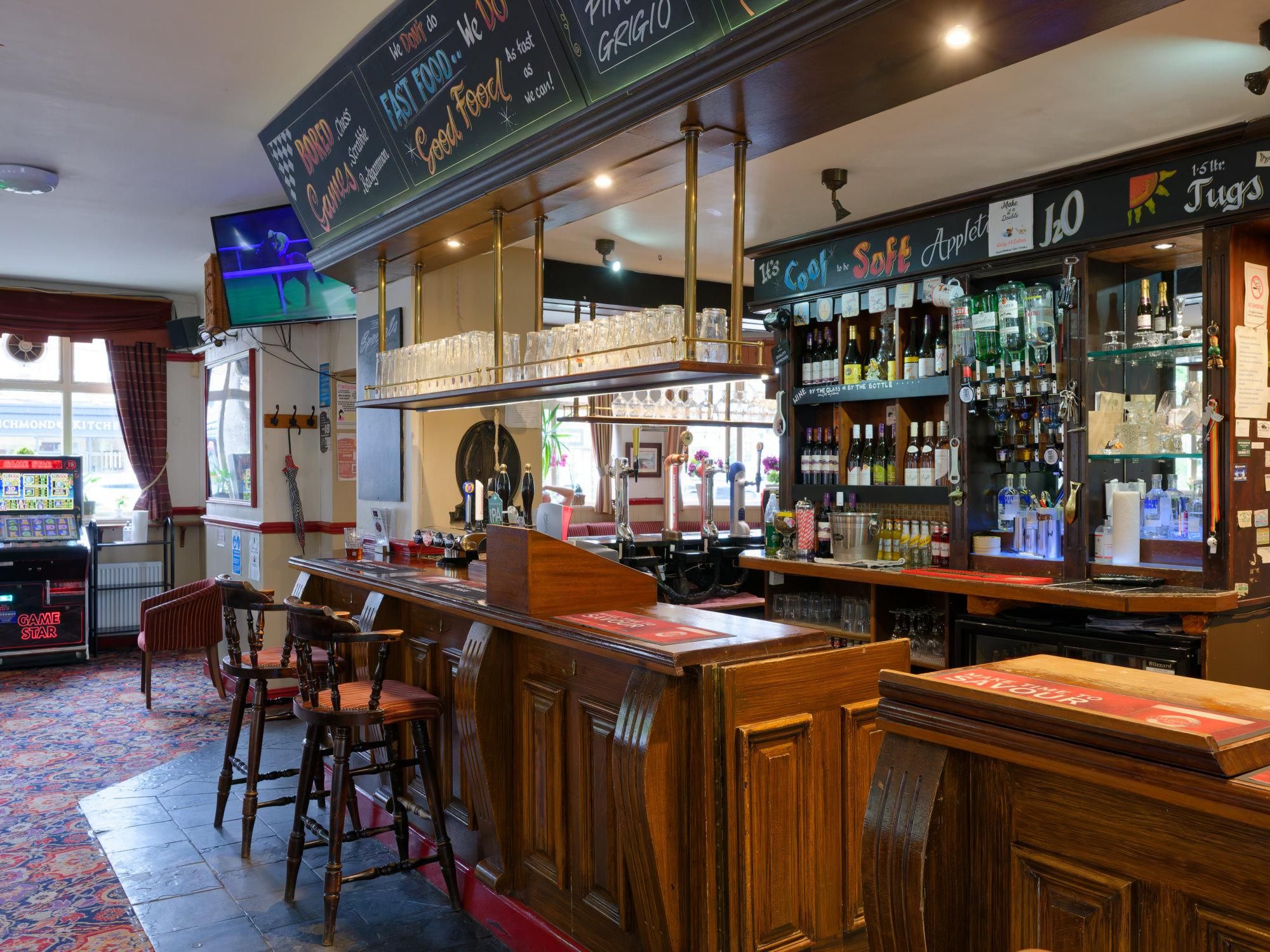 The Crown on Lower Mortlake Road, Richmond (September 2026). (Pub, Bar). Published on 11-09-2026