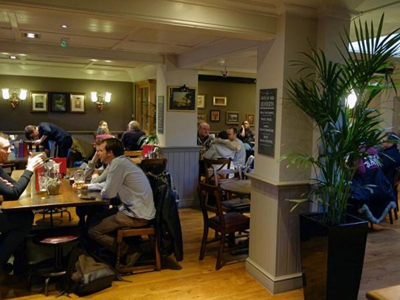 Inside the Railway Tavern. (Pub, Customers). Published on 06-12-2014 