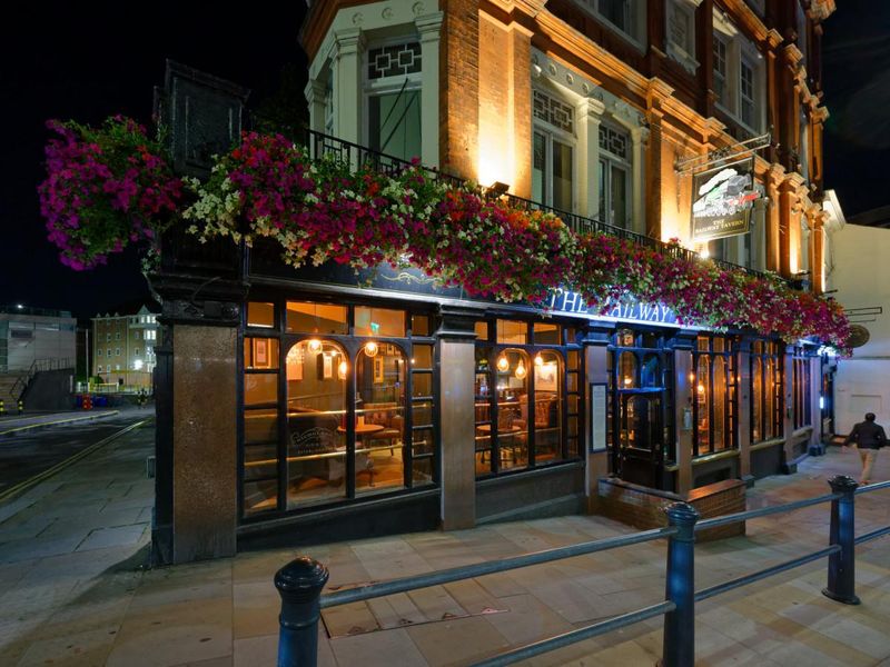 Railway Tavern, Richmond - August 2025. (Pub, External, Key). Published on 06-08-2025
