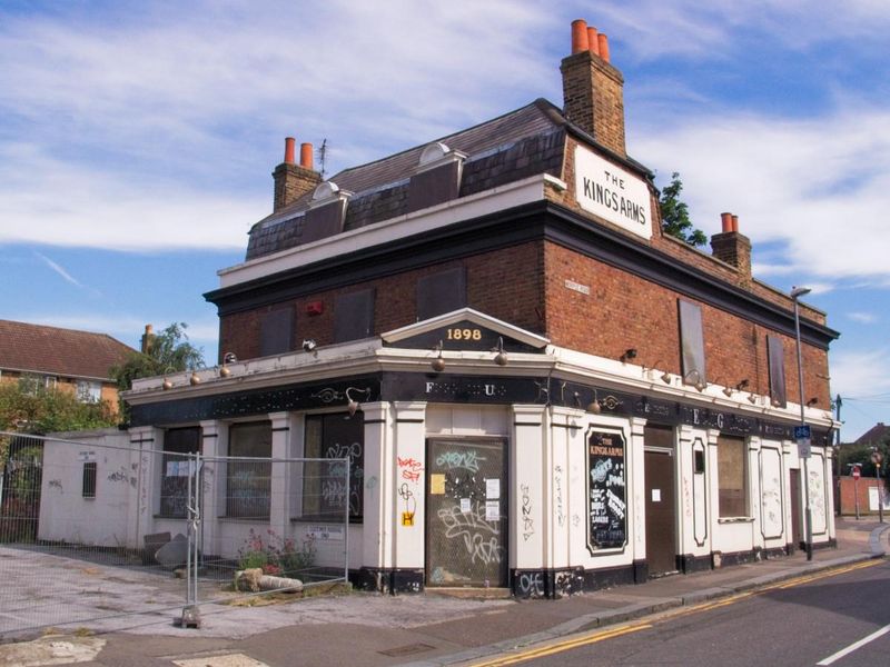 Kings Arms, Isleworth (closed) Photo taken in 2005. (Pub, External, Key). Published on 10-08-2025 