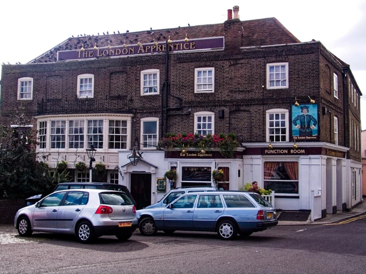 London Apprentice, Isleworth (photo taken Oct 2005). (Pub, External, Key). Published on 10-08-2025