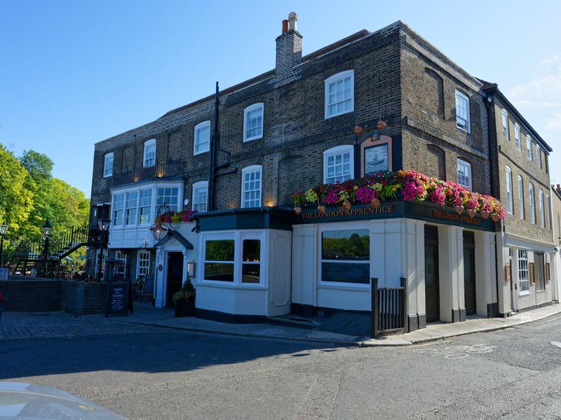 London Apprentice, Isleworth (photo taken Aug 2026). (Pub, External, Key). Published on 14-08-2026