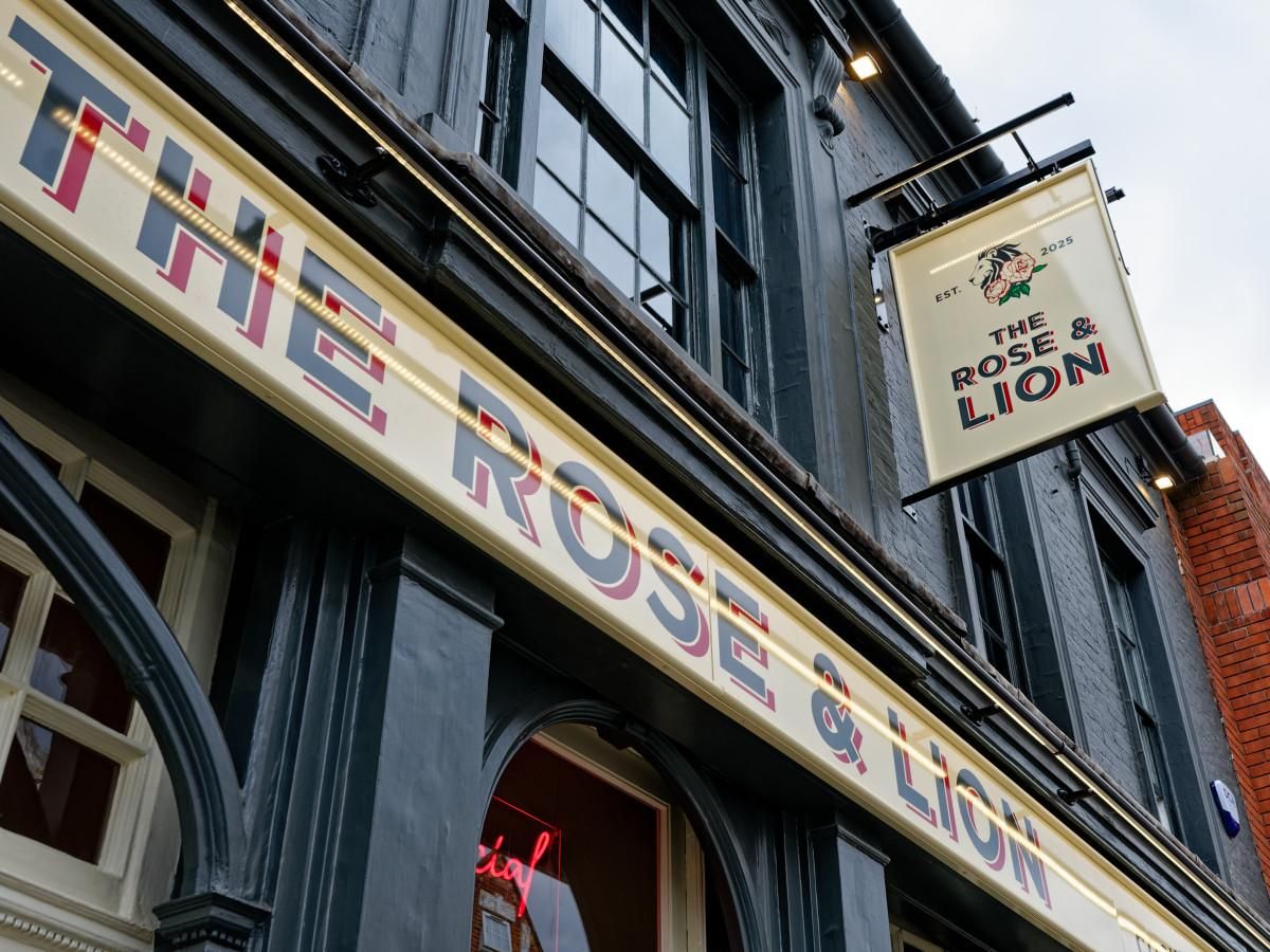 The Rose & Lion (June 2025). (Pub, External, Sign). Published on 15-06-2025