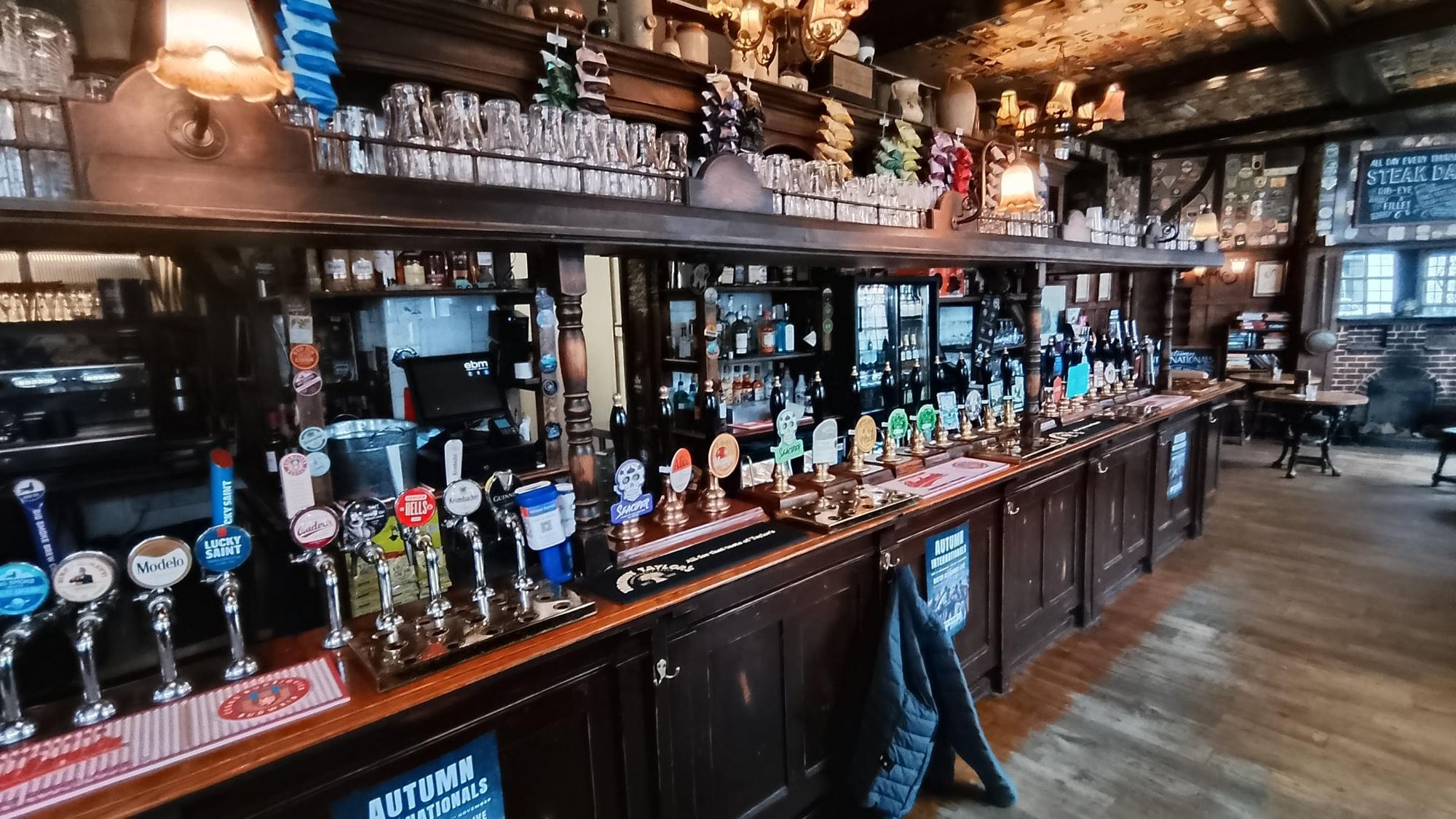Taken 18 October 2025. (Bar). Published on 20-10-2025