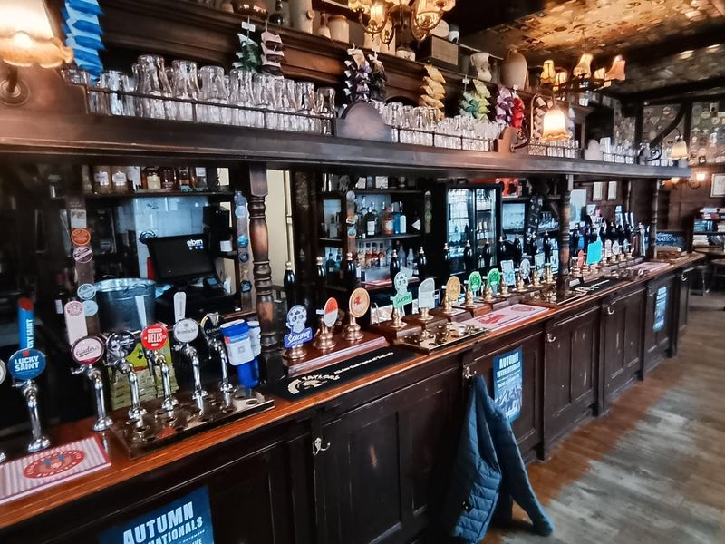 Taken 18 October 2025. (Bar). Published on 20-10-2025 